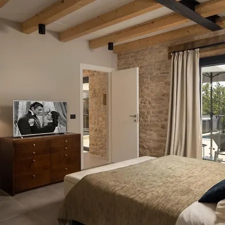 La Vinella With Heated Pool
