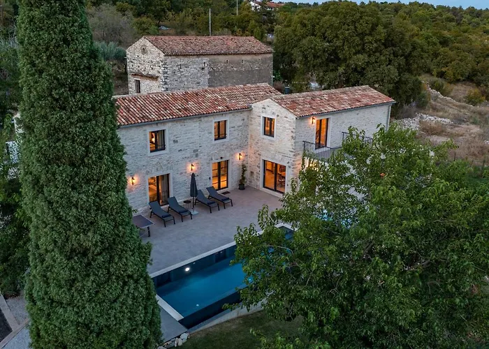 Βίλα La Vinella With Heated Pool *