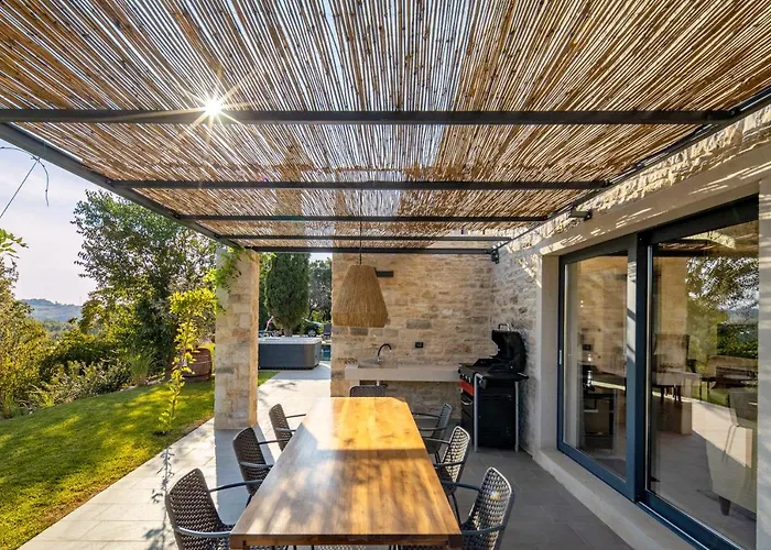 Βίλα La Vinella With Heated Pool *