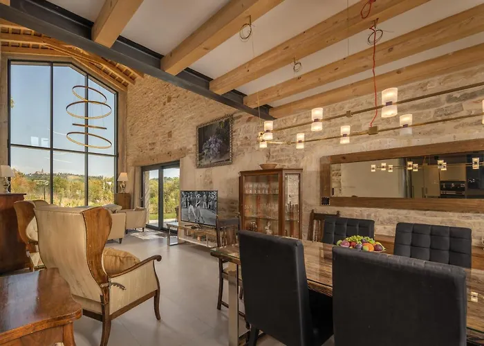 La Vinella With Heated Pool