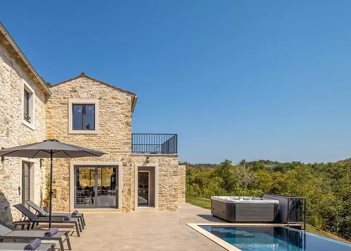 La Vinella With Heated Pool