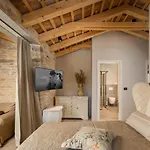 Villa La Vinella With Heated Pool