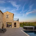 La Vinella With Heated Pool Villa