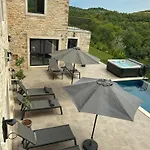 La Vinella With Heated Pool * Buje