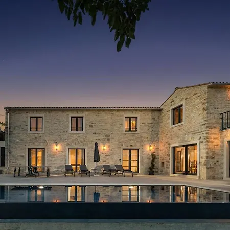 La Vinella With Heated Pool 빌라
