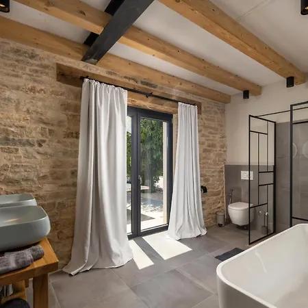 Villa La Vinella With Heated Pool Buje